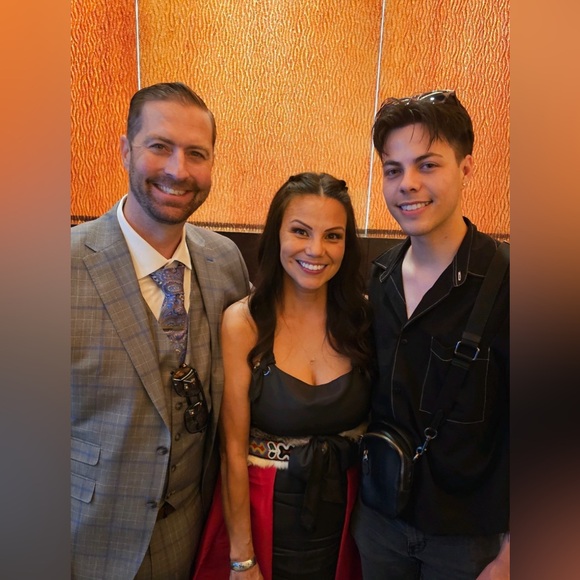 Hi Gorgeous, I'm Suzette! Thank you for stopping by! - Picture 7 of 17